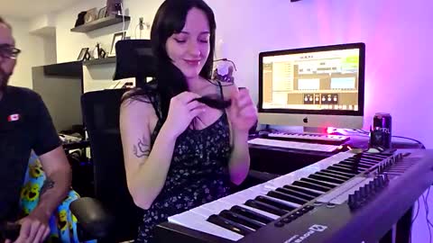 Snapshot of lolakynx chatting on March 21, 1:32 am Lola Kynx online show from March 21, 1:32 am