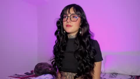 Lola online show from June 17, 2:51 pm