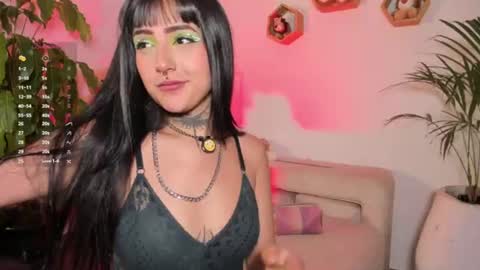 Lola online show from August 1, 10:30 pm