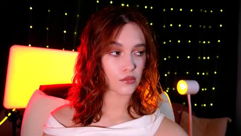 lolalemona online show from May 15, 10:33 am