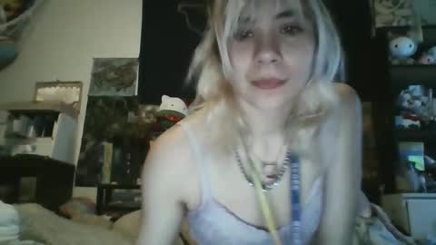 Snapshot of lolalixx6969 chatting on December 19, 8:23 am Lola Lixx online show from December 19, 8:23 am