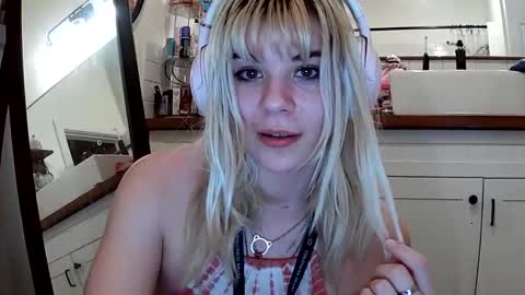 Lola Lixx online show from May 4, 11:06 am