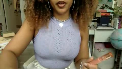 Snapshot of lolalustful chatting on May 22, 2:01 pm Lola Lustful online show from May 22, 2:01 pm