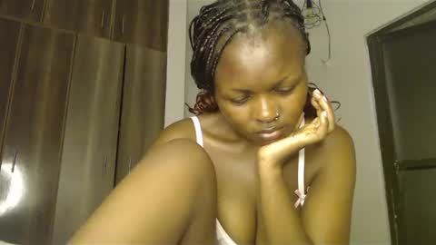 Snapshot of lolamia7 chatting on February 22, 5:34 am lolamia7 online show from February 22, 5:34 am
