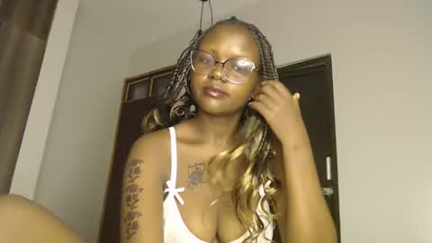 Snapshot of lolamia7 chatting on March 7, 4:13 am lolamia7 online show from March 7, 4:13 am