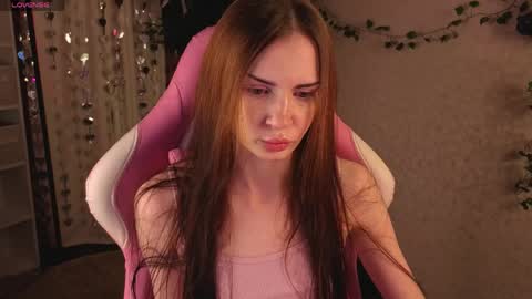 Lola online show from March 29, 5:02 pm