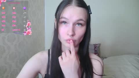 Lola online show from May 5, 7:33 pm