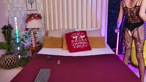 Lola online show from December 17, 7:42 pm