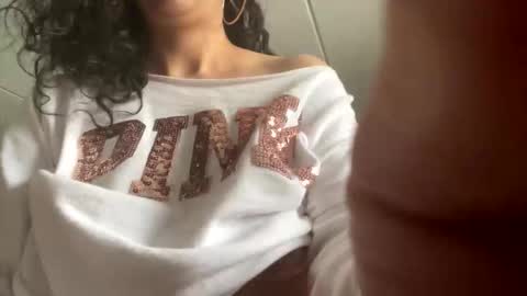 Snapshot of lolaxo4u87 chatting on February 22, 2:37 pm lolaxo4u87 online show from February 22, 2:37 pm