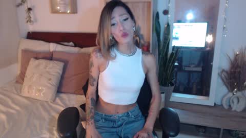Snapshot of lolis_sweet_submisive chatting on January 5, 12:52 am Dear tippers follow me on my new cb account lennarogers online show from January 5, 12:52 am
