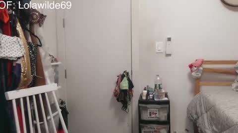 Snapshot of lolita_wilde390 chatting on September 16, 4:13 am Lolita Wildes Back online show from September 16, 4:13 am
