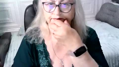 Snapshot of lolkaalyss chatting on June 4, 3:56 am LolkaAlyss online show from June 4, 3:56 am