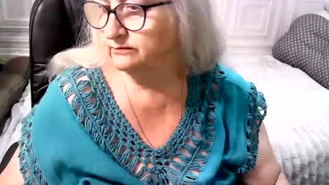 Snapshot of lolkaalyss chatting on June 8, 6:58 am LolkaAlyss online show from June 8, 6:58 am