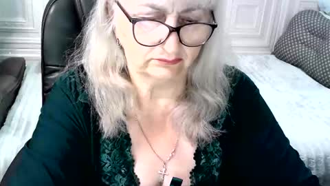 Snapshot of lolkaalyss chatting on June 9, 6:25 am LolkaAlyss online show from June 9, 6:25 am