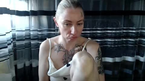 Snapshot of lollifox_1 chatting on October 17, 6:38 am Lisa online show from October 17, 6:38 am