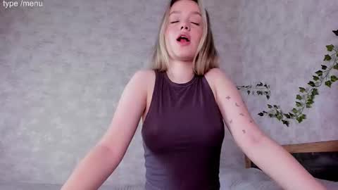 Mia online show from November 11, 4:34 am