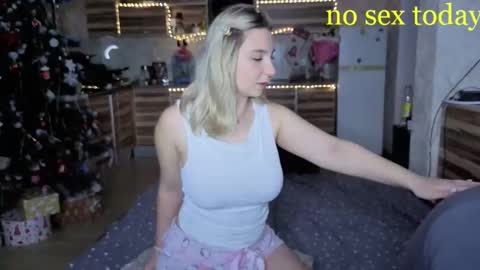 lollove24 online show from December 5, 3:30 pm