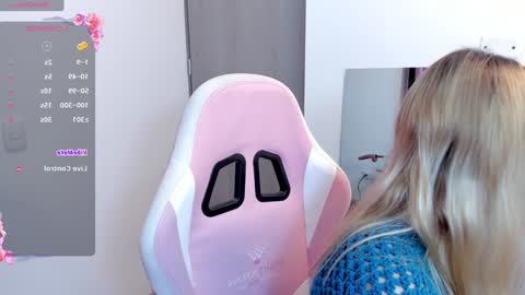 Snapshot of lolly_js_ chatting on December 29, 12:41 am Lolly  online show from December 29, 12:41 am