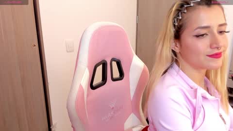 Snapshot of lolly_js_ chatting on January 3, 2:54 am Lolly  online show from January 3, 2:54 am