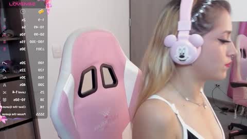 Snapshot of lolly_js_ chatting on February 6, 2:33 am Lolly  online show from February 6, 2:33 am