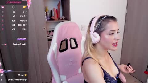 Snapshot of lolly_js_ chatting on February 9, 1:55 am Lolly  online show from February 9, 1:55 am