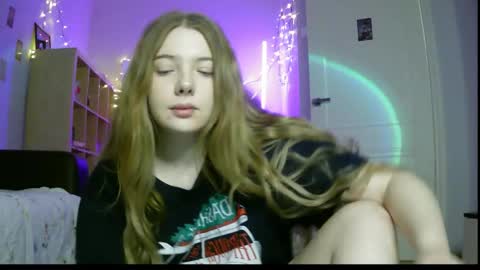 Snapshot of lollylol11 chatting on December 20, 6:02 pm Lilly online show from December 20, 6:02 pm