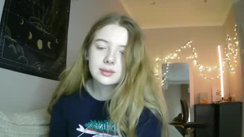 Snapshot of lollylol11 chatting on December 24, 2:22 pm Lilly online show from December 24, 2:22 pm