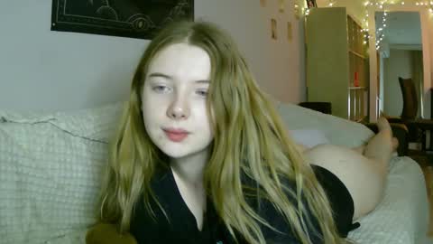 Snapshot of lollylol11 chatting on December 24, 8:27 pm Lilly online show from December 24, 8:27 pm