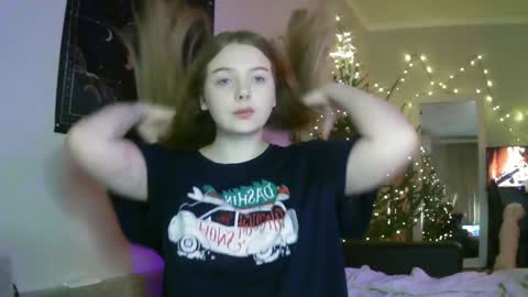 Snapshot of lollylol11 chatting on December 30, 5:34 pm Lilly online show from December 30, 5:34 pm
