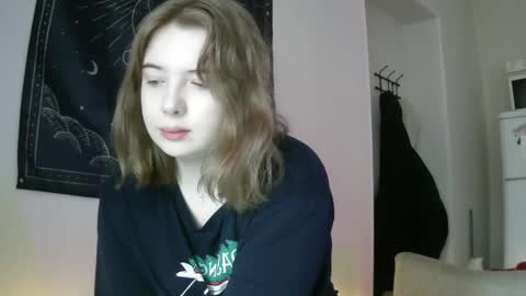 Snapshot of lollylol11 chatting on February 11, 8:15 am Lilly online show from February 11, 8:15 am