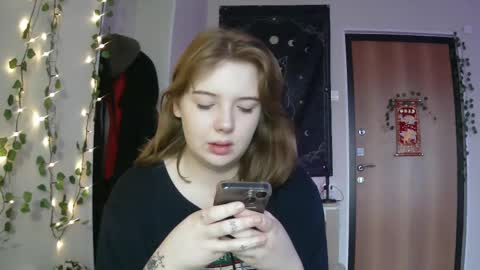 Snapshot of lollylol11 chatting on February 20, 2:46 pm Lilly online show from February 20, 2:46 pm