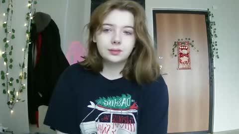 Snapshot of lollylol11 chatting on February 21, 7:12 am Lilly online show from February 21, 7:12 am