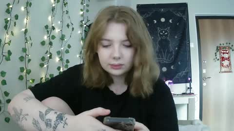 Snapshot of lollylol11 chatting on February 26, 12:36 pm Lilly online show from February 26, 12:36 pm