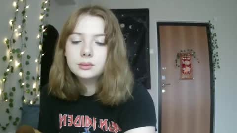 Snapshot of lollylol11 chatting on March 1, 2:02 pm Lilly online show from March 1, 2:02 pm