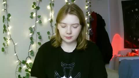 Snapshot of lollylol11 chatting on March 12, 2:23 pm Lilly online show from March 12, 2:23 pm