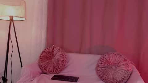Snapshot of lollypetitte_ chatting on October 1, 4:51 am Lolly online show from October 1, 4:51 am