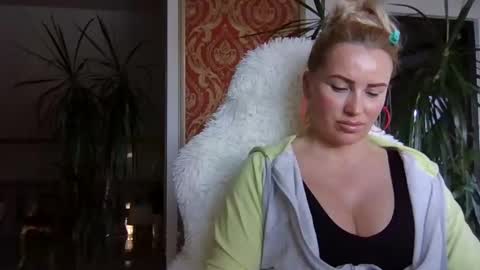 Snapshot of lollyta2023 chatting on January 31, 1:56 pm Roxy online show from January 31, 1:56 pm