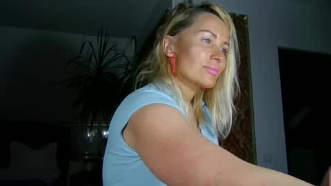 Roxy online show from December 14, 2:33 pm