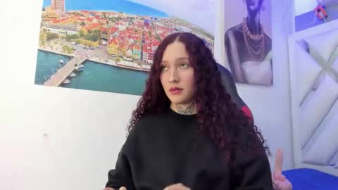 Snapshot of lolydolly_ chatting on December 18, 3:45 am lolydolly_ online show from December 18, 3:45 am