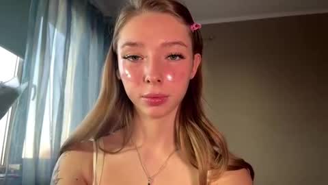 Snapshot of lomakamstra chatting on March 9, 3:38 pm Lili online show from March 9, 3:38 pm