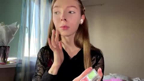 Snapshot of lomakamstra chatting on March 21, 2:20 pm Lili online show from March 21, 2:20 pm