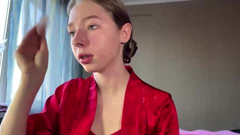 Snapshot of lomakamstra chatting on March 22, 1:47 pm Lili online show from March 22, 1:47 pm