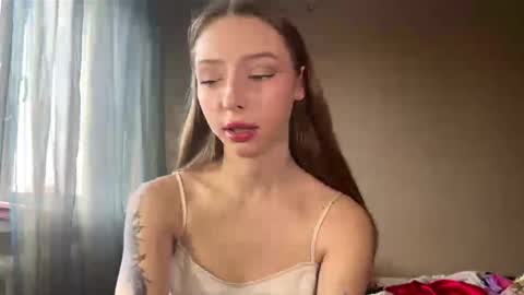 Snapshot of lomakamstra chatting on March 23, 3:05 pm Lili online show from March 23, 3:05 pm