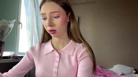 Snapshot of lomakamstra chatting on March 31, 12:38 pm Lili online show from March 31, 12:38 pm