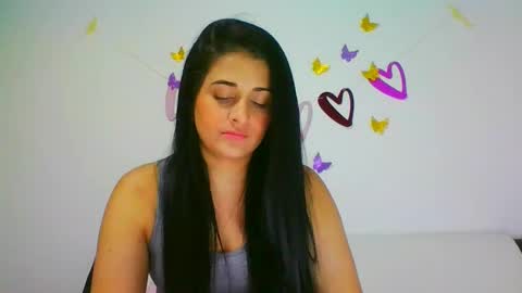 estehfania online show from February 17, 11:31 pm