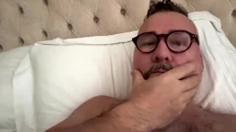 Snapshot of londongent2023 chatting on March 16, 7:34 am EnglishBear online show from March 16, 7:34 am