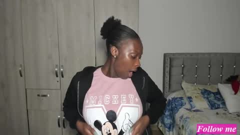 lone_mia online show from December 18, 10:57 pm