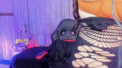 Jennifer  online show from April 28, 6:35 pm