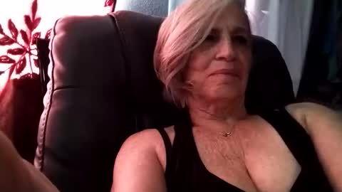 Snapshot of lonelylana1955 chatting on October 17, 4:42 pm lonelylana1955 online show from October 17, 4:42 pm