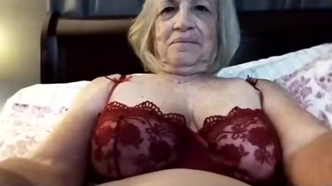 Snapshot of lonelylana1955 chatting on October 18, 11:11 am lonelylana1955 online show from October 18, 11:11 am